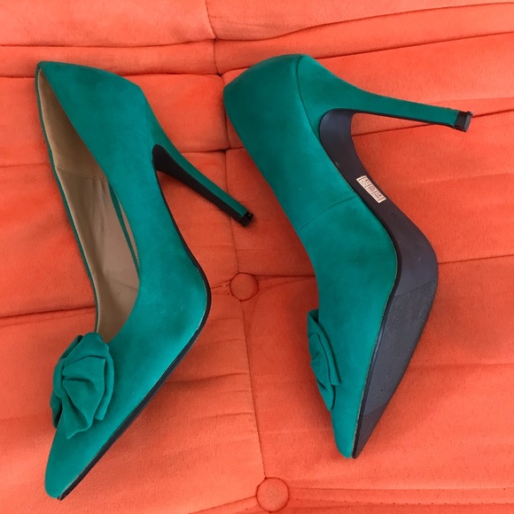 Suede bowed pumps! - Picture 5 of 10